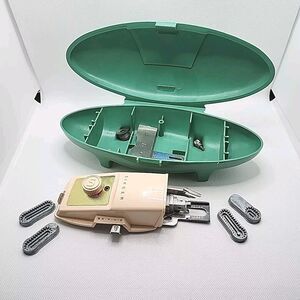 Singer Buttonholer Vintage for Low-Shank Sewing Machines 1960s 4 Button Template